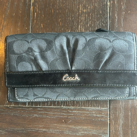 Coach Handbags - Coach Wallet